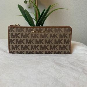 Michael Kors Jet Set Travel Three Qtr. Zip Wallet